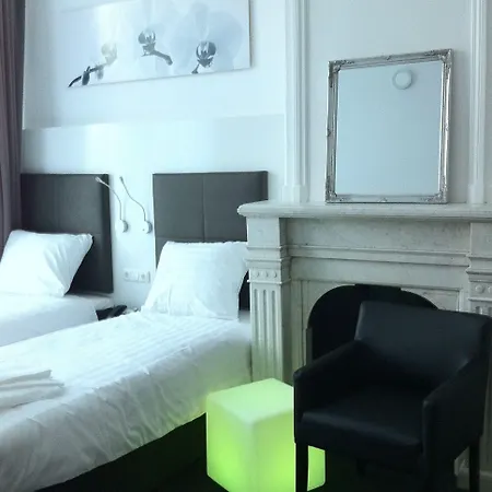 מלון Vossius Vondelpark 3*