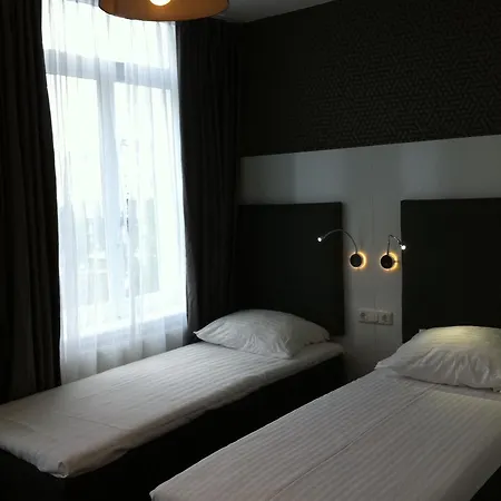 מלון Vossius Vondelpark 3*