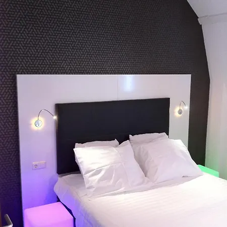 Hotel Vossius Vondelpark 3*