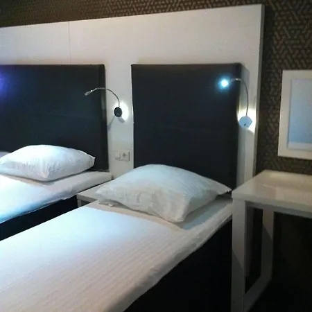Vossius Vondelpark Otel 3*